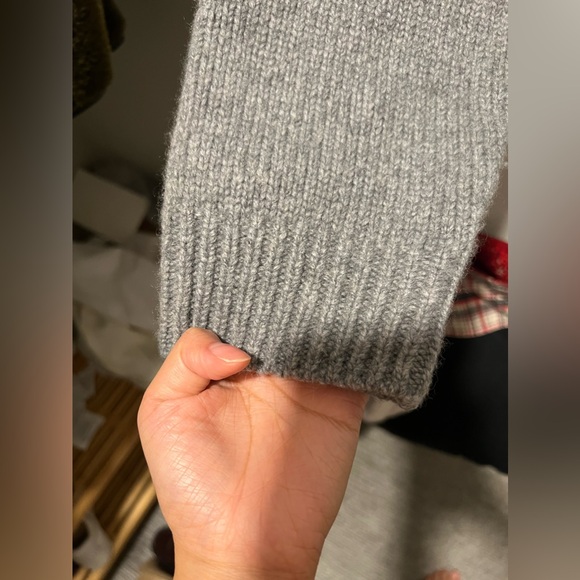 NWOT DOEN Geonna Cashmere V-neck Sweater in Morning Mist Gray - Picture 8 of 12